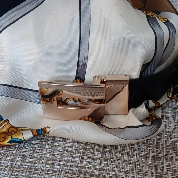 Gucci LuxuryVintage Reversible Elegant Black Leather /CamelBelt with Gold G. - Picture 3 of 9